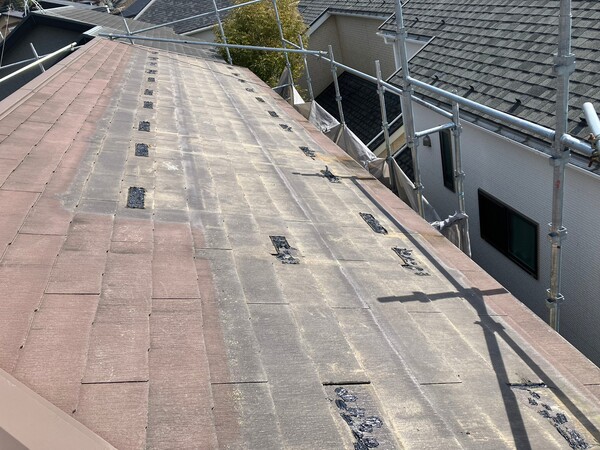 愛知県豊橋市で屋根を洗浄しています。