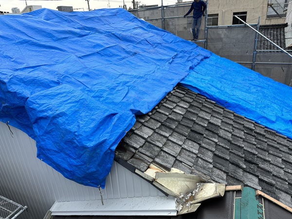 作業中に雨が降ってくると…